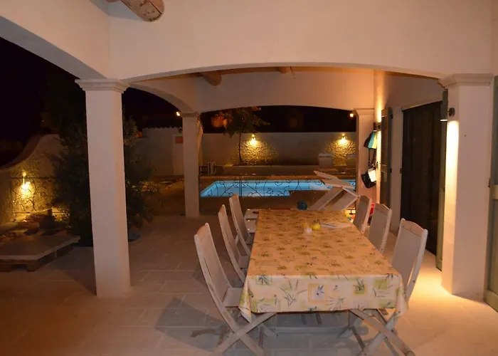 Villa-castellane 度假居 *