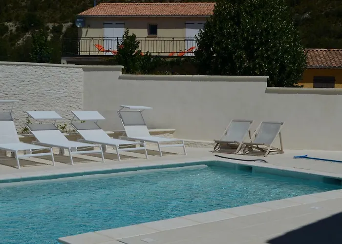 Villa-castellane 度假居 *